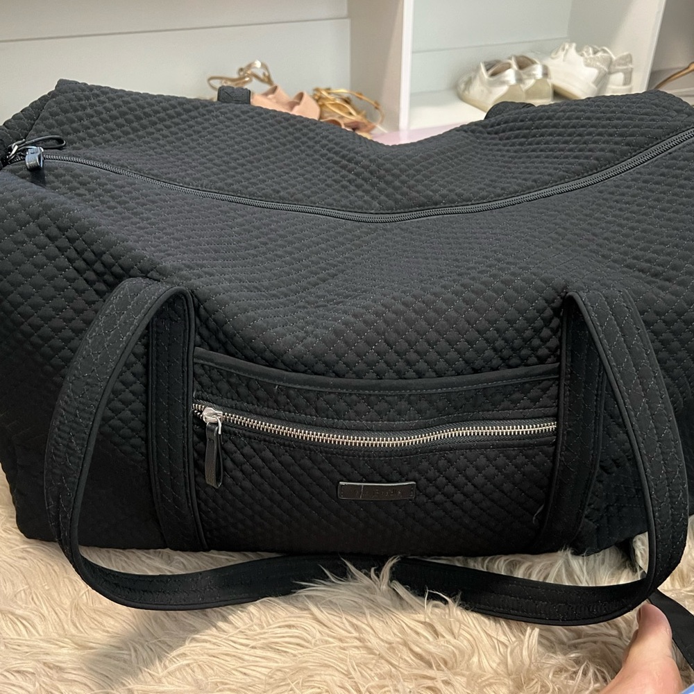 Vera Bradley duffel bag. No flaws. Barley used.